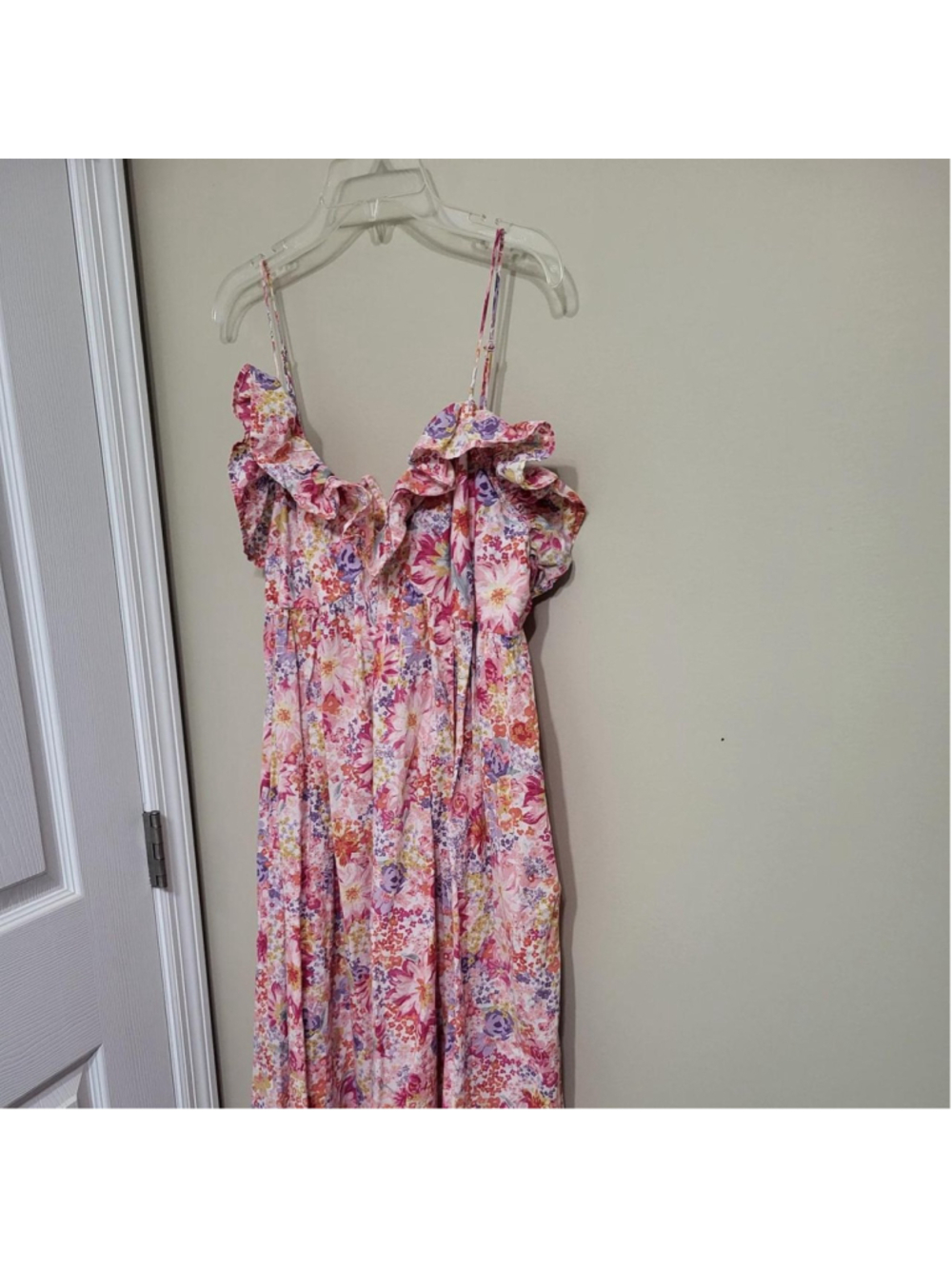 H&M pink floral maxi dress with ruffle details Size M #floral #maxidress
